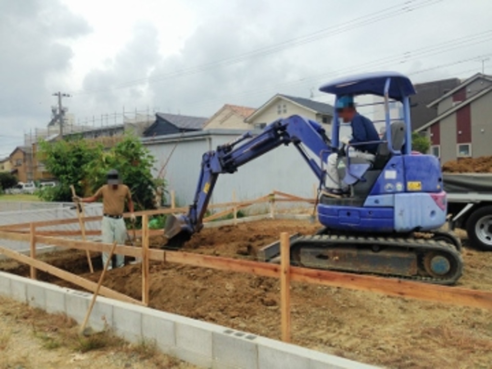 基礎工事(根切り）